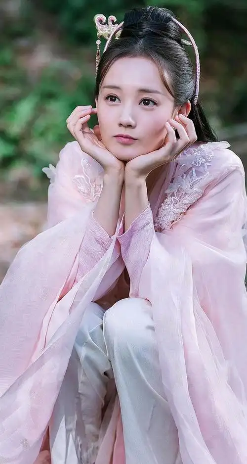 李一桐古装照,清纯甜美楚楚动人