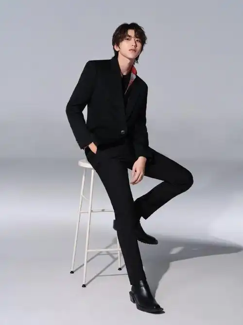 蔡徐坤ins#只有蔡徐坤粉丝知道自己吃92到底有多好大长腿!太绝了!