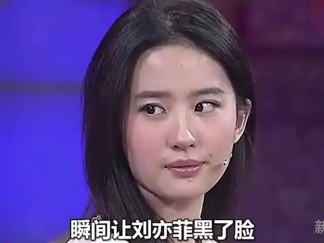 镜头记录明星百态,刘亦菲满腔怒火,蔡徐坤与女粉十指紧扣
