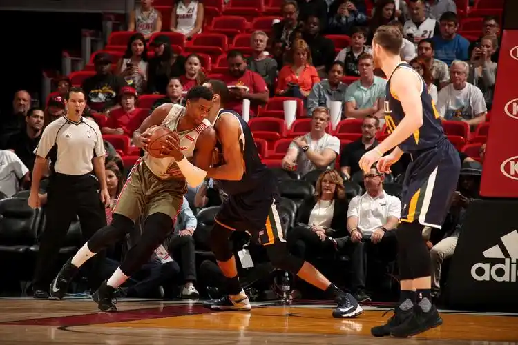 犹他爵士对战迈阿密热火队精彩图集(11/12/16)