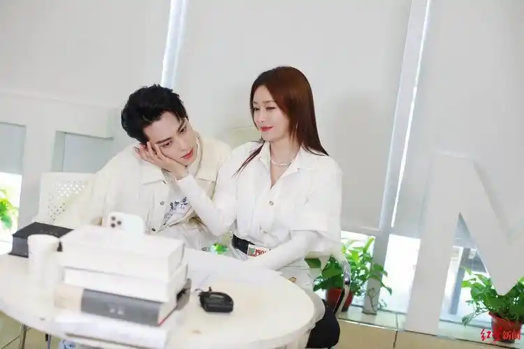 跟王鹤棣谈姐弟恋秦岚是顶着很大压力接拍的