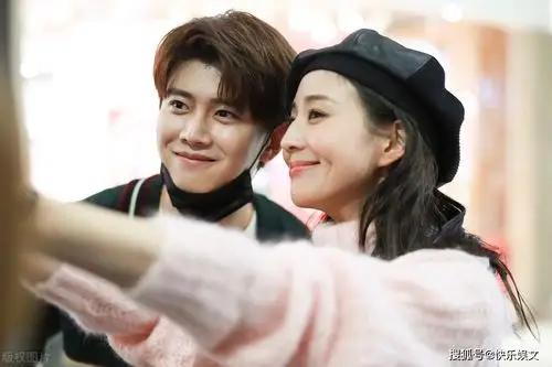 32岁任嘉伦屡传出轨妻子聂欢从不表态这一次本尊急发律师信