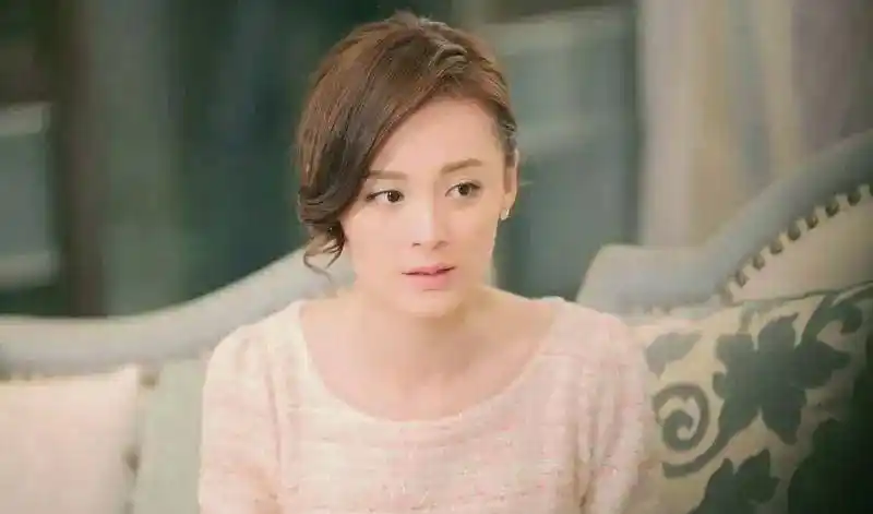 《两个女人的战争》里的牛淑荣;《乱世丽人行》里的夏若雪;《红蔷薇》