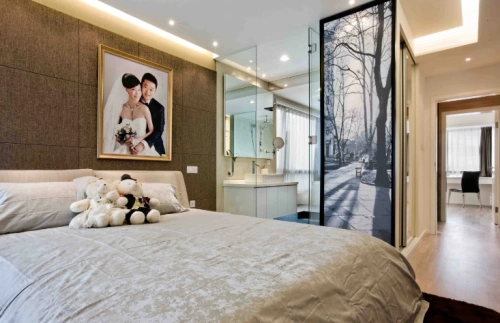 床头挂结婚照片好不好婚纱照挂在卧室哪里合适