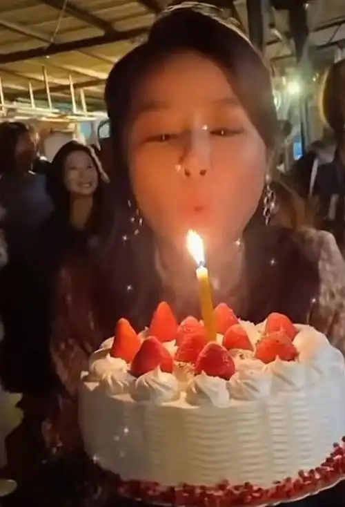 林心如46岁的生日,当天她在剧组里大张旗鼓地庆祝了自己的生日,得到了