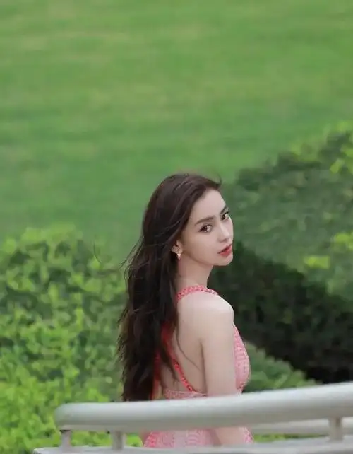 美女壁纸-第2594期-杨颖