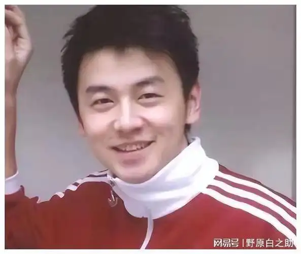 网易首页>网易号>正文申请入驻> 那年雷佳音16岁,身高179,脑袋虽然大