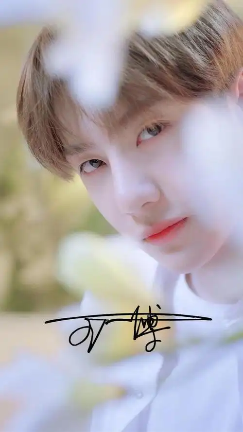 王一博签名照来咯,喜欢的小伙伴们快快来收藏哦