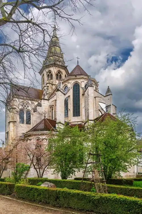 速读《巴黎圣母院》