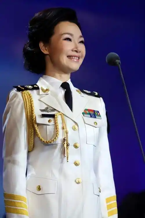 军中花仙子吕薇年过50还未婚育背后的故事令人心酸