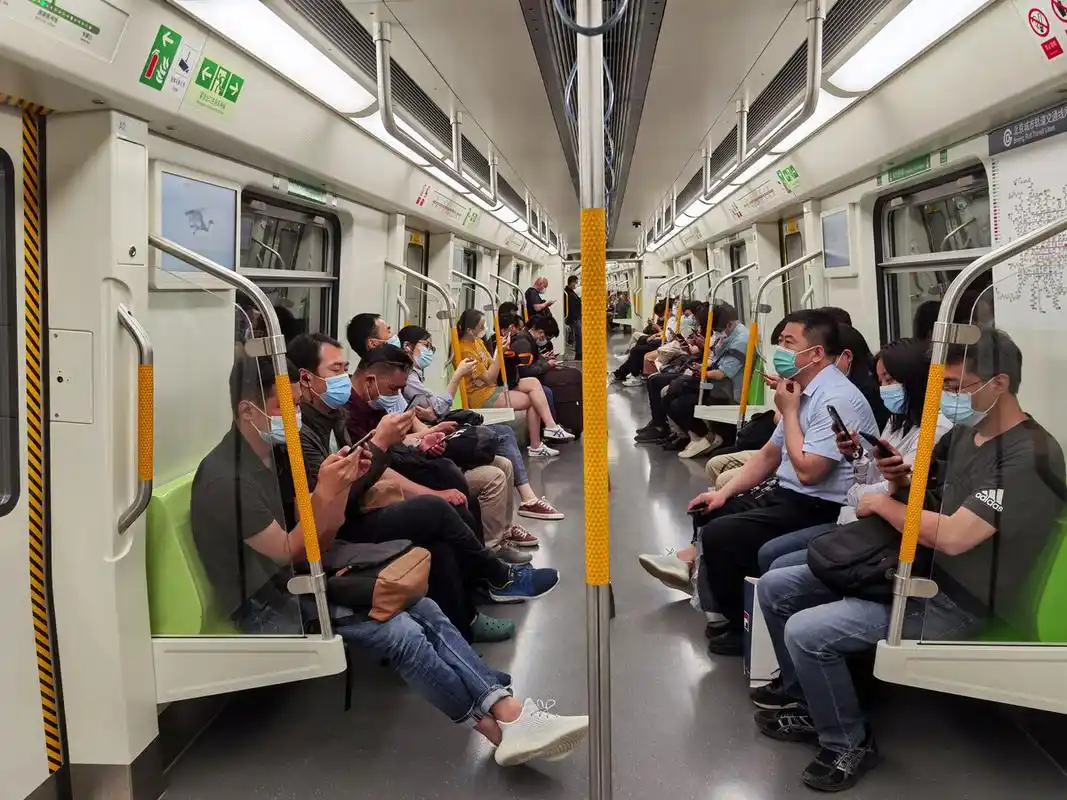 2021年北京地铁16号线车厢内