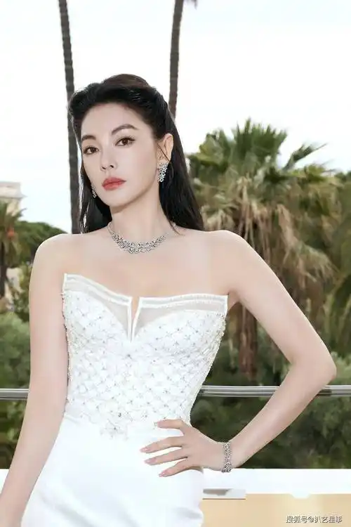 张雨绮:星光中个性张扬且自负,身材火辣且美艳