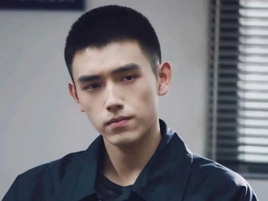 圆寸是检验颜值的唯一发型,陈飞宇这张脸算是抗住了.#陈飞宇