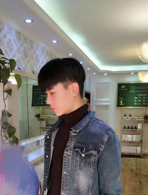 网红"碎盖头"发型._男生