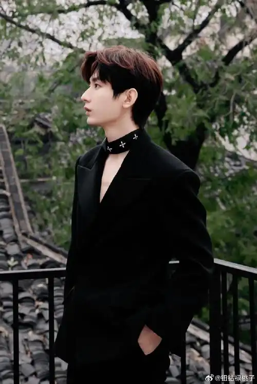成毅×傅诗淇黑西装又是深v鲨桃子血曹已空#成毅