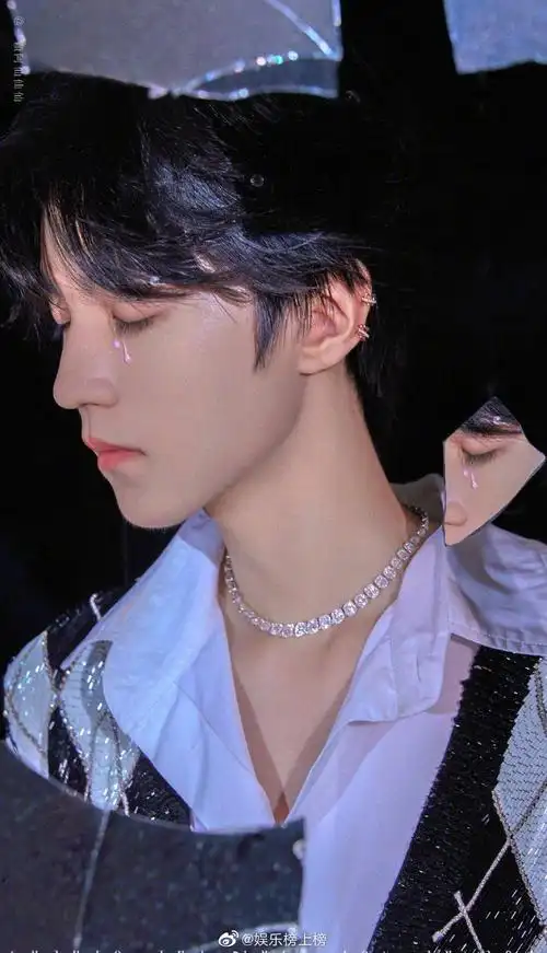 王俊凯的眼睛也太好看了～长长的睫毛