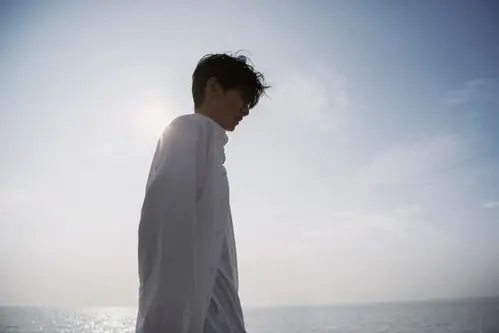 图片,分享一组王源图片给大家,图中的明星图片壁纸会点缀你的电脑桌面