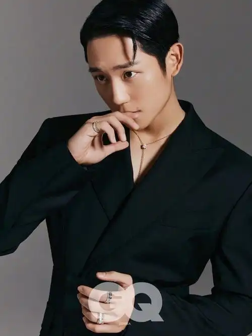 丁海寅gqkorea12月号封面人物