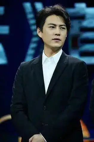 靳东与隋俊波分手后:他娶李佳事业蒸蒸日上,她嫁导演低调做妈妈