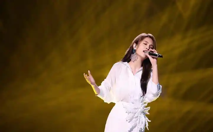 《歌手2024》杨丞琳惨遭淘汰,李莎旻子的发言引热议,说得太对了