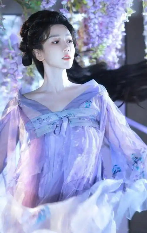 陈小纭晒生日古装照,翩跹起舞,仙女范十足!_作为一个_时候_姐姐