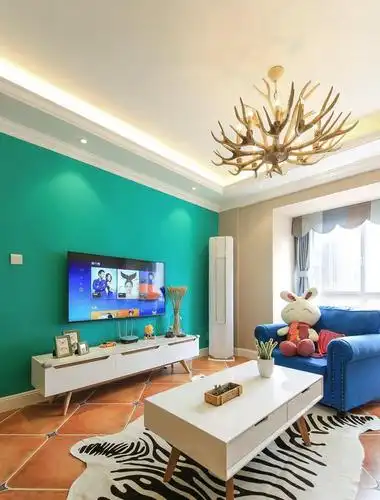 客厅几乎就是家具,背景墙简单的组合就可以了.