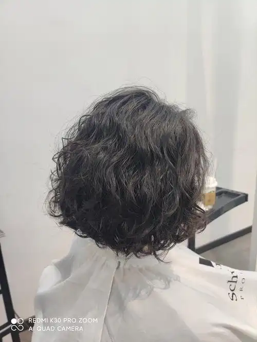 短发冷烫