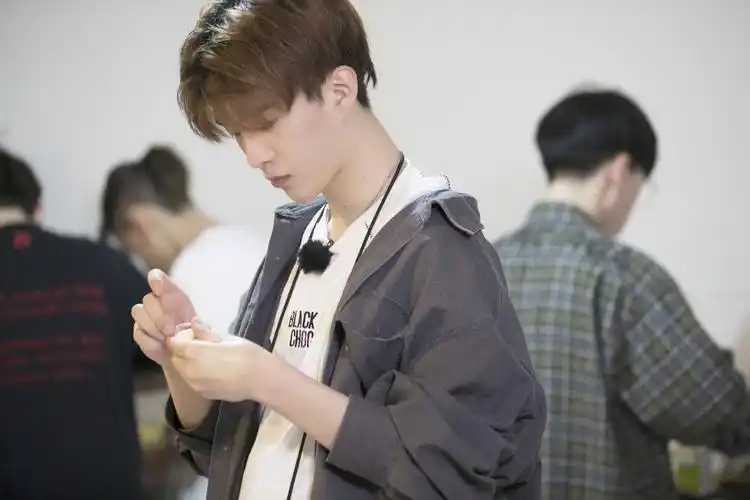 朱正廷青春的花路像变形计为小鬼流下老母亲泪水