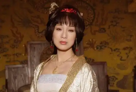 康熙王朝里面的容妃扮演者李建群今年多大年纪