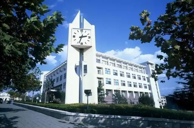 先来看看青岛大学的校园风光呀~五,招生简章2,奖助体系1,学制学费四