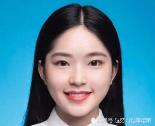 女生拍证件照时记住这3个小心机保证照片比真人更美丽