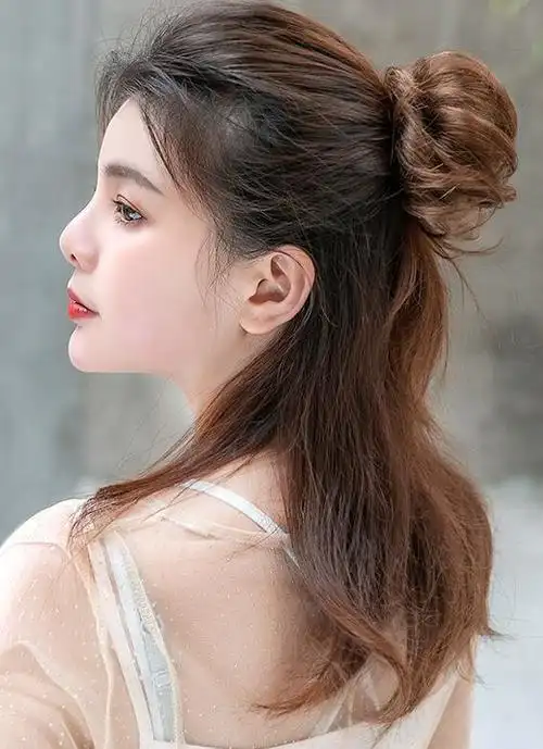 半丸子头怎么绑简单又好看清爽减龄绑发方法