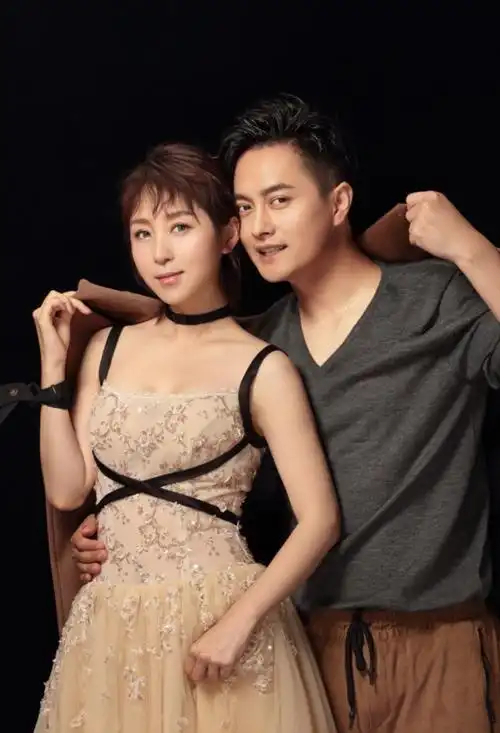 歌手云飞:放弃家庭去支教,成名后与妻子离婚,今娶古典女神