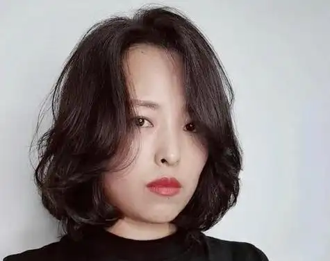 额头尖适合什么发型图片 (3).jpg