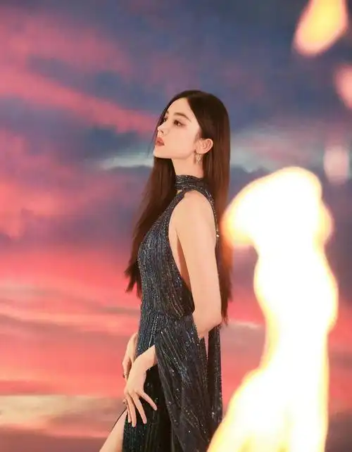 古力娜扎蓝色亮片深v高开衩长裙礼服