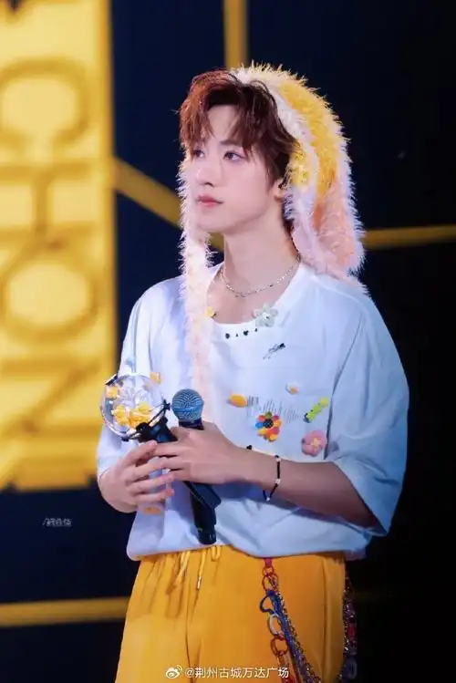 贺峻霖超话##星愿生日企划##给贺峻霖许个星愿##贺峻霖缘故##贺峻霖