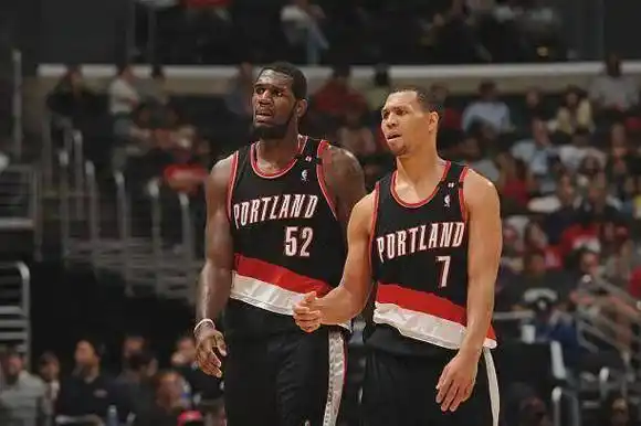 尽管受到伤病的摧残,但波特兰开拓者队和这里的球迷们仍然坚守在篮球