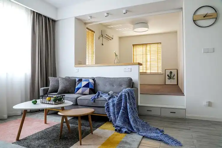 50平小户型怎么样将长客厅改成一室一厅小客厅加隔断改小卧室房间效果