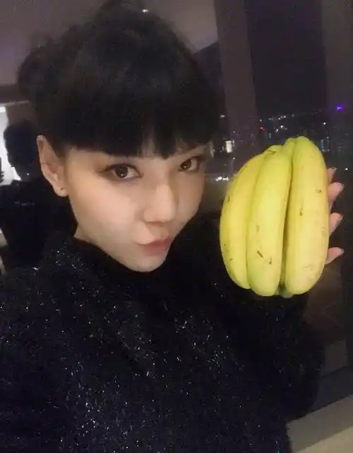 曾是庾澄庆徒弟,上过电视还拿奖,如今却成到小县城卖唱_吴莫愁_观众