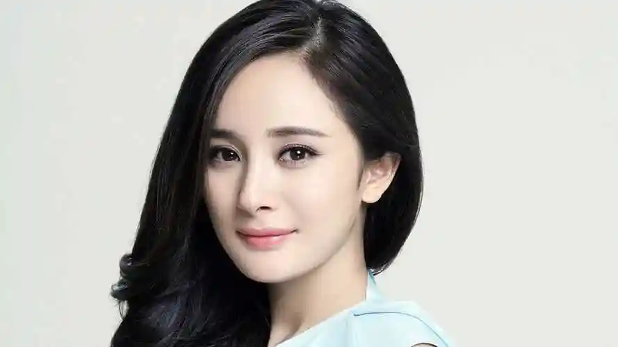 为你推荐自动连播02:00外国小伙拿着钱包,在路上测试中国人的诚信度