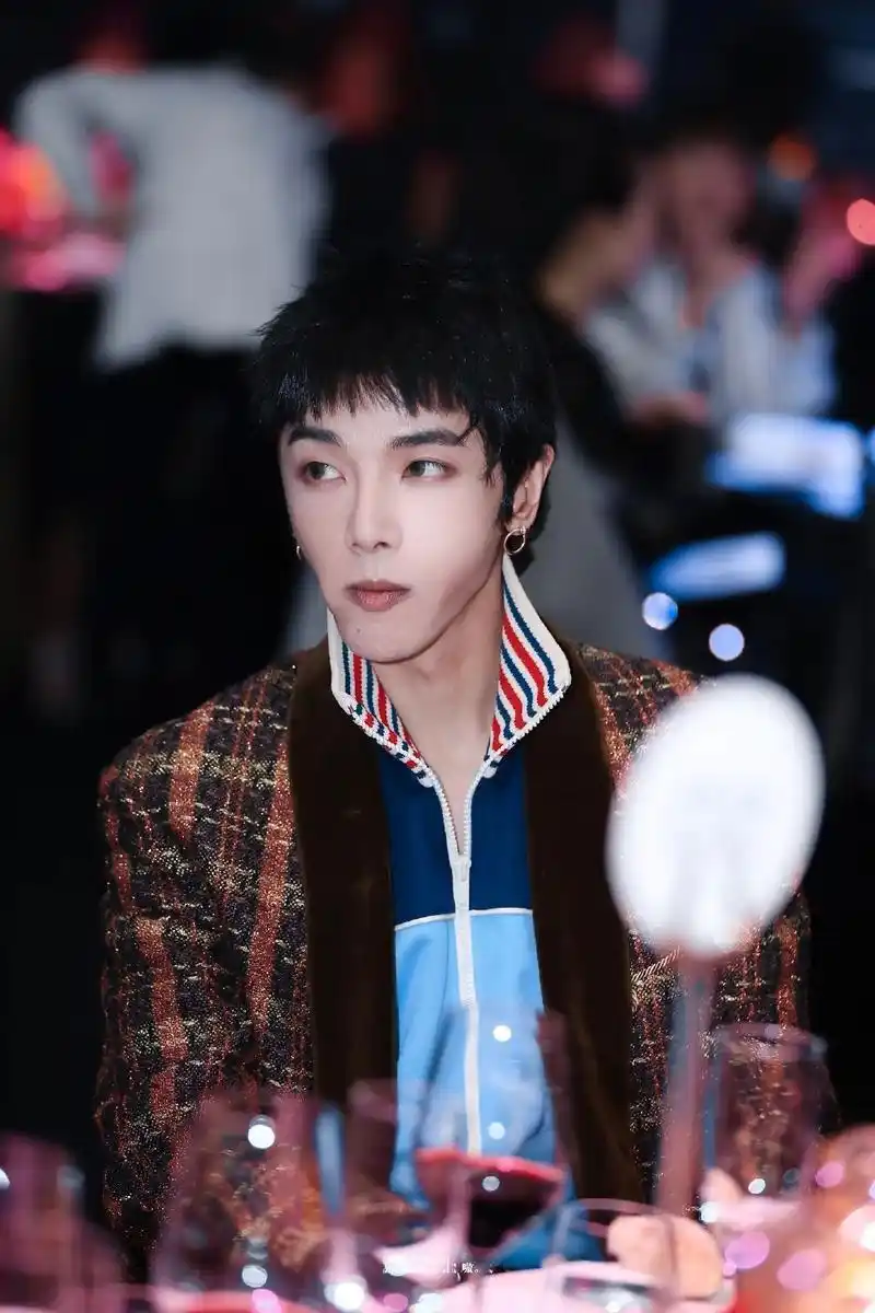 华晨宇壁纸:我在2020的尽头,迎接2021的宝贝