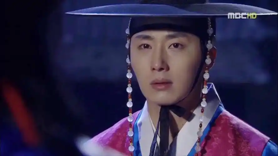 拥抱太阳的月亮 阳明君cut 24 丁一宇_哔哩哔哩 (゜-゜)つロ 干杯