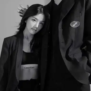 情侣头像一左一右配对真人霸气