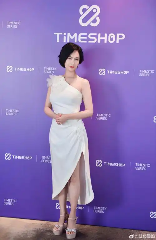 凯艺娱乐#朱茵超话春天不止有花木的生机盎然,还有姐姐的美图让我们