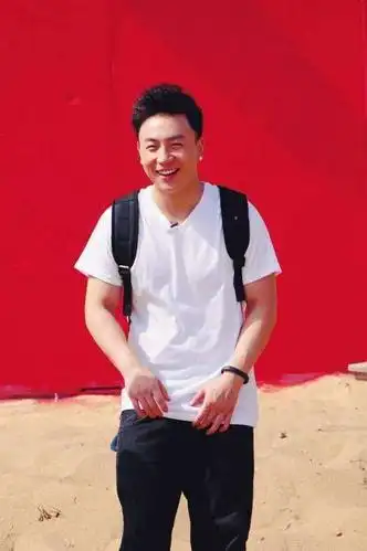 30岁释小龙无戏可拍今资产曝光网友贫穷再次限制我的想象