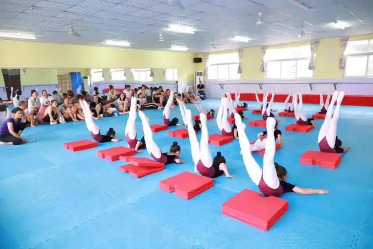 上舞蹈课为什么要统一着装?