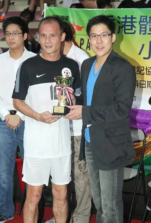 霍英东离世15周年霍启刚晒爷孙合照悼念感慨不觉得爷爷离开过