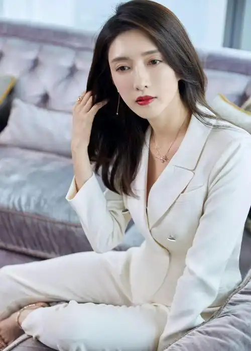 江疏影不愧是现代女神抛除长相不说这穿搭真是绝了