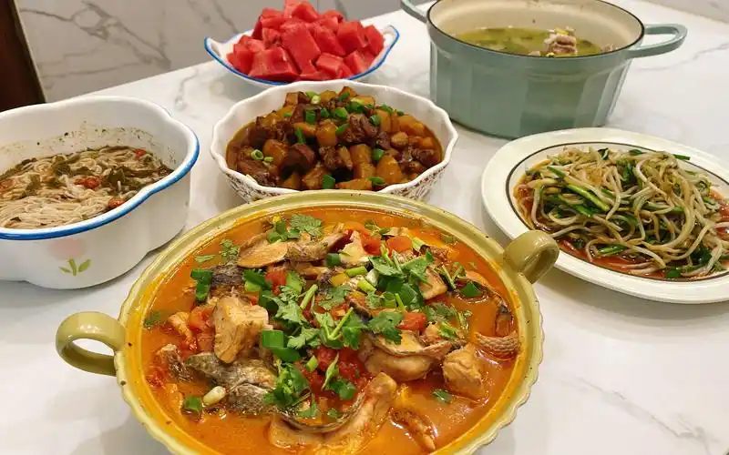 又是被美食包围的一天,做了一桌可口的饭菜,家常菜永远吃不腻