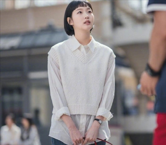 柔美的细胞君新剧照金高银留齐刘海短发状态减龄比预告好